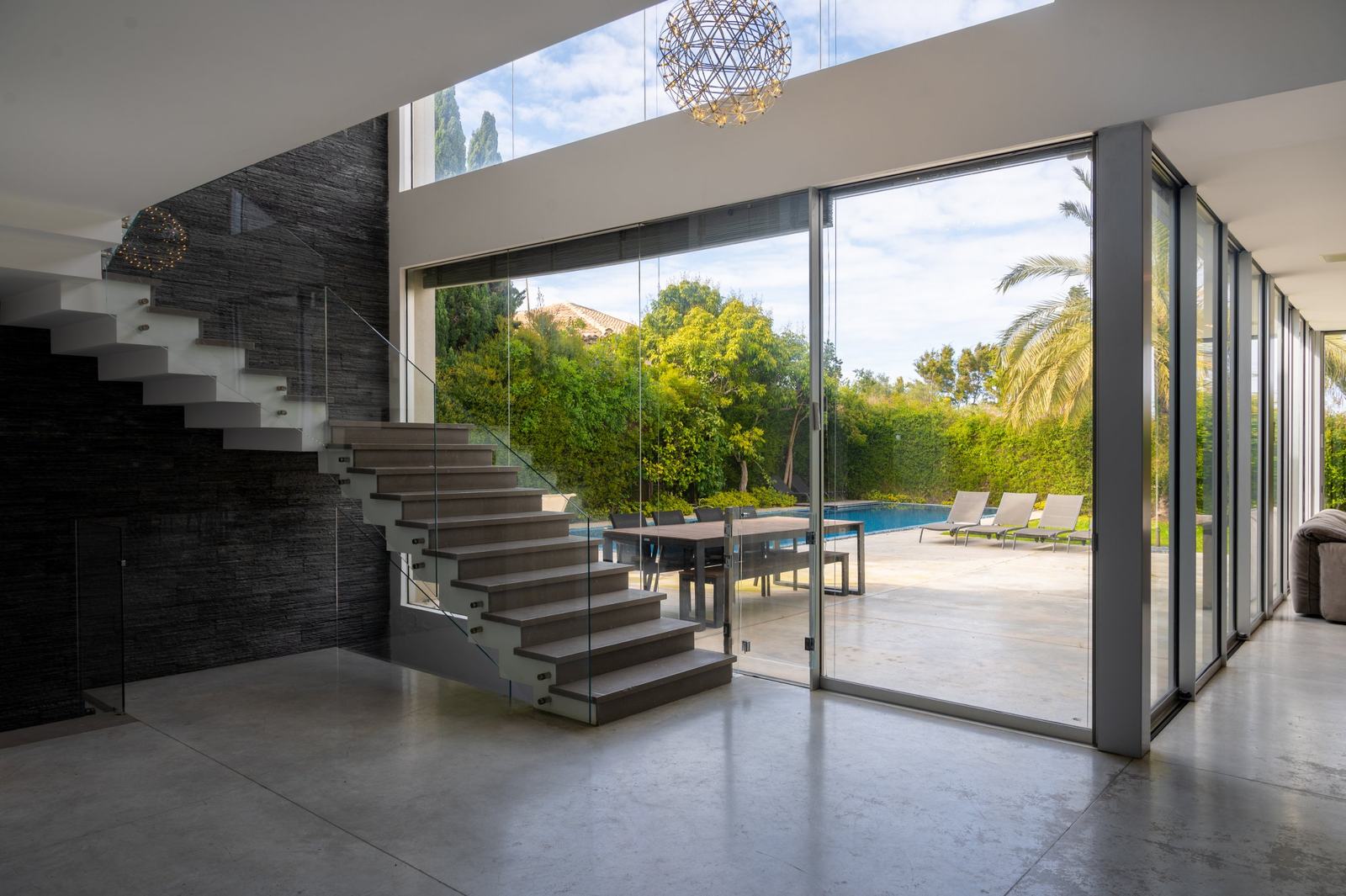 Glass pavilion house