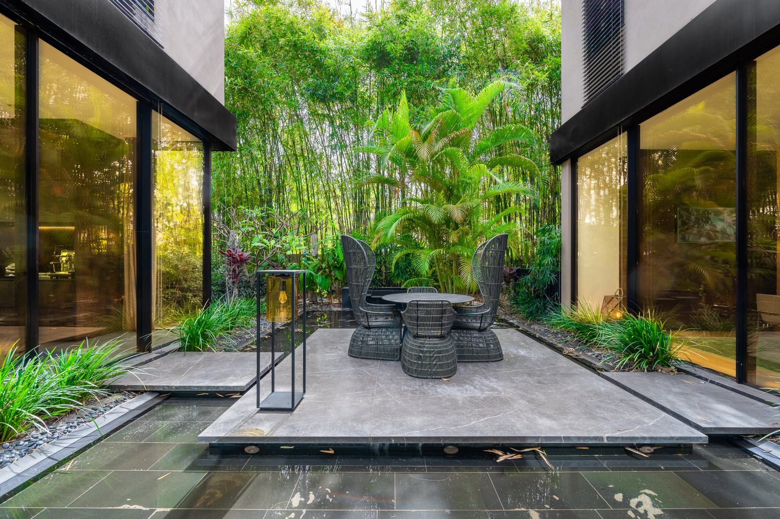 Bamboo courtyard house, photographed by Re-Capture