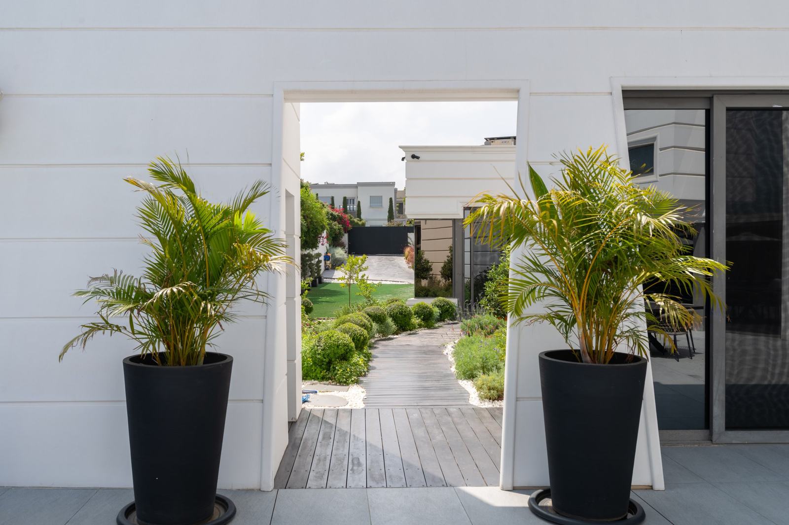 Modern pool house listing, photographed by Re-Capture