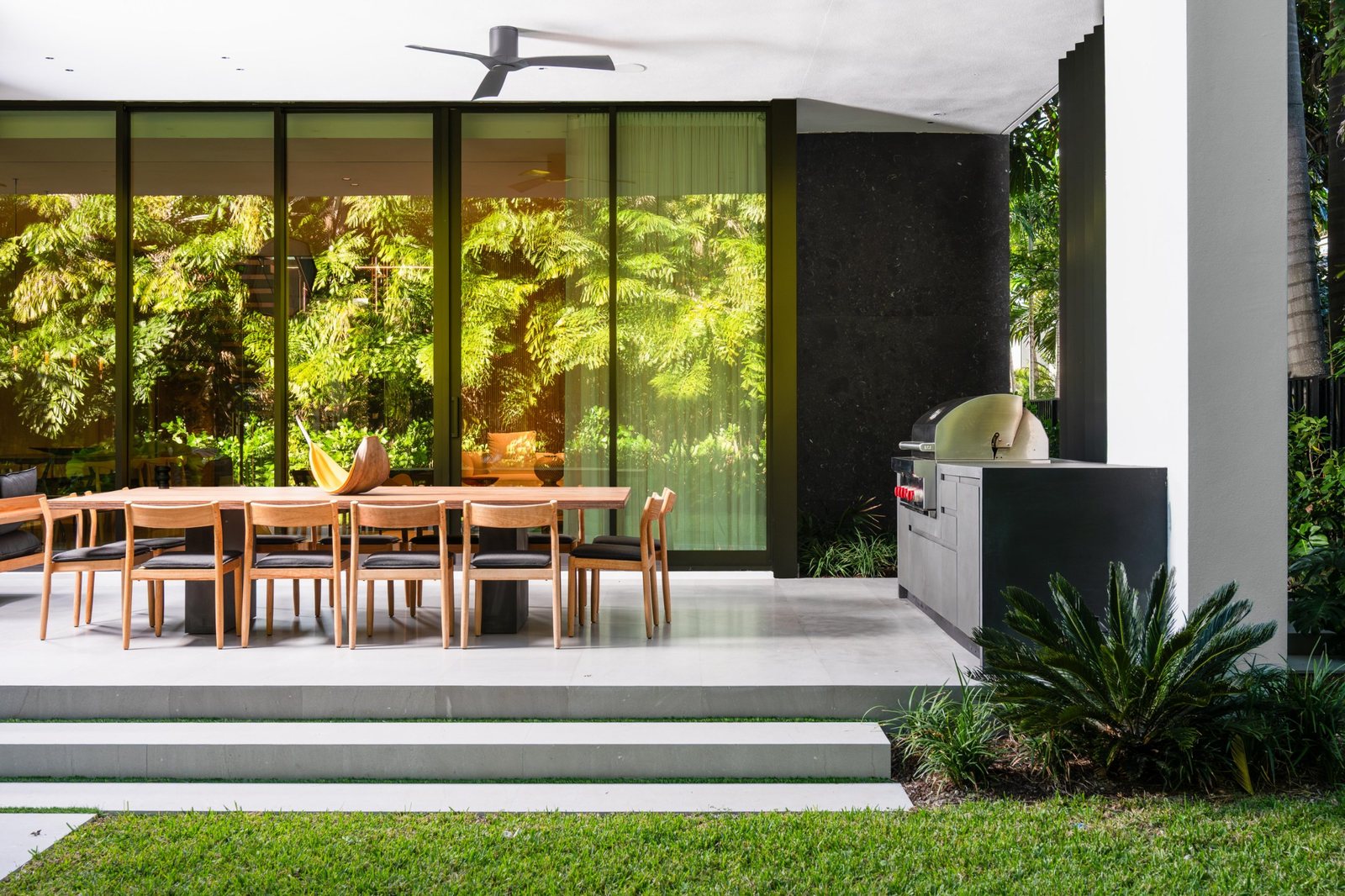 Palm grove house, photographed by Re-Capture