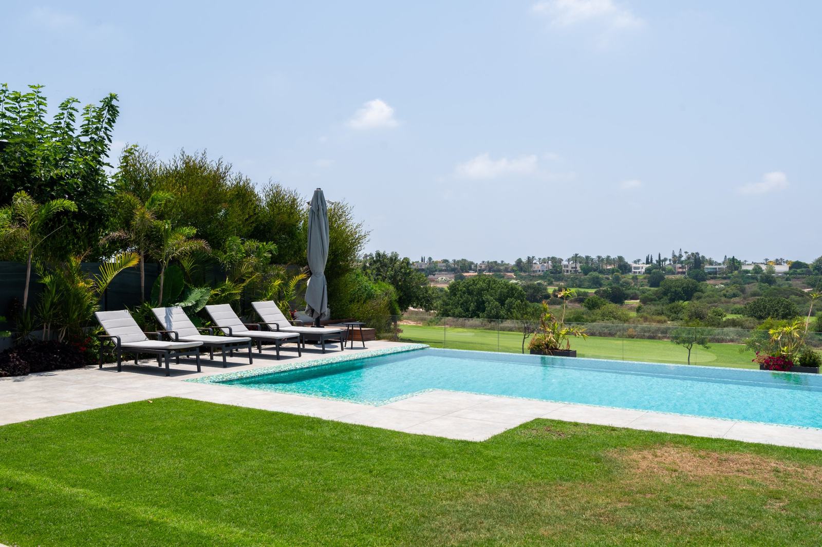 Garden pool house, photographed by Re-Capture